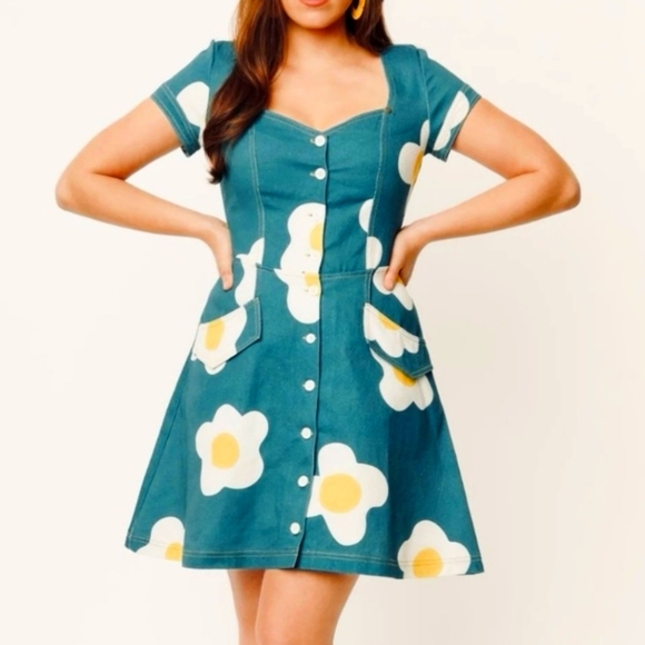Unique Vintage Blue Denim & Egg Flower Print Fit & Flare Dress Medium (6-8) - Picture 1 of 13